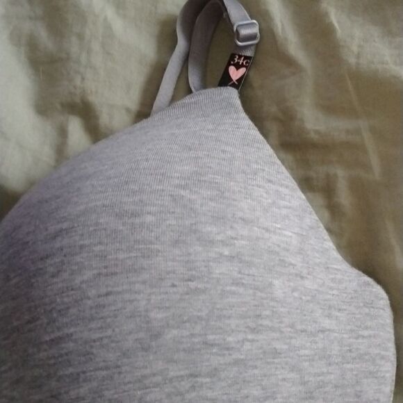 Victoria Secret  - Picture 2 of 5